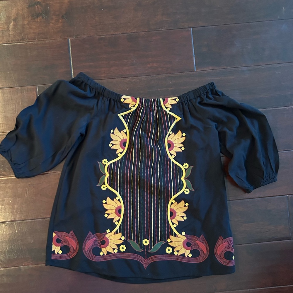 skies are blue blouse size extra small. excellent condition!!